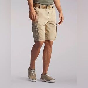 BRAND NEW Men’s Lee khaki cargo shorts 32 with belt